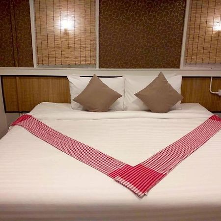 Thousand-Ten Thousand Hotel Bangkok Extérieur photo