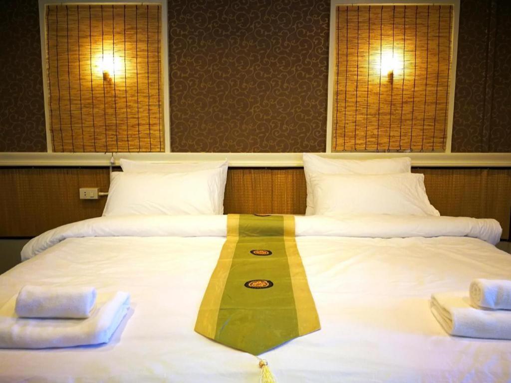 Thousand-Ten Thousand Hotel Bangkok Extérieur photo